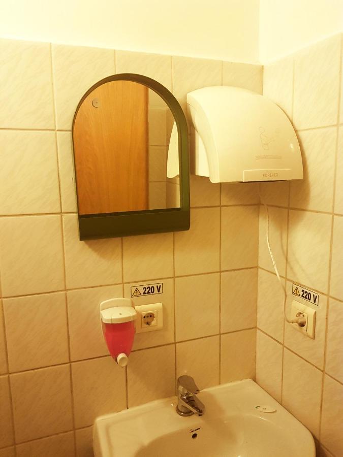 Sleep Inn Hostel บูคาเรสต์ ภายนอก รูปภาพ