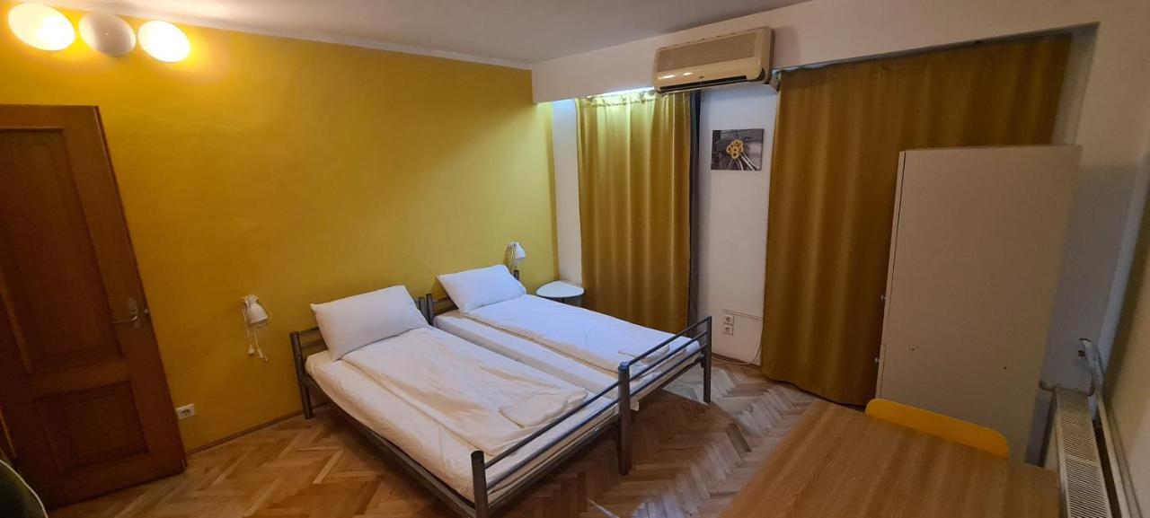 Sleep Inn Hostel บูคาเรสต์ ภายนอก รูปภาพ