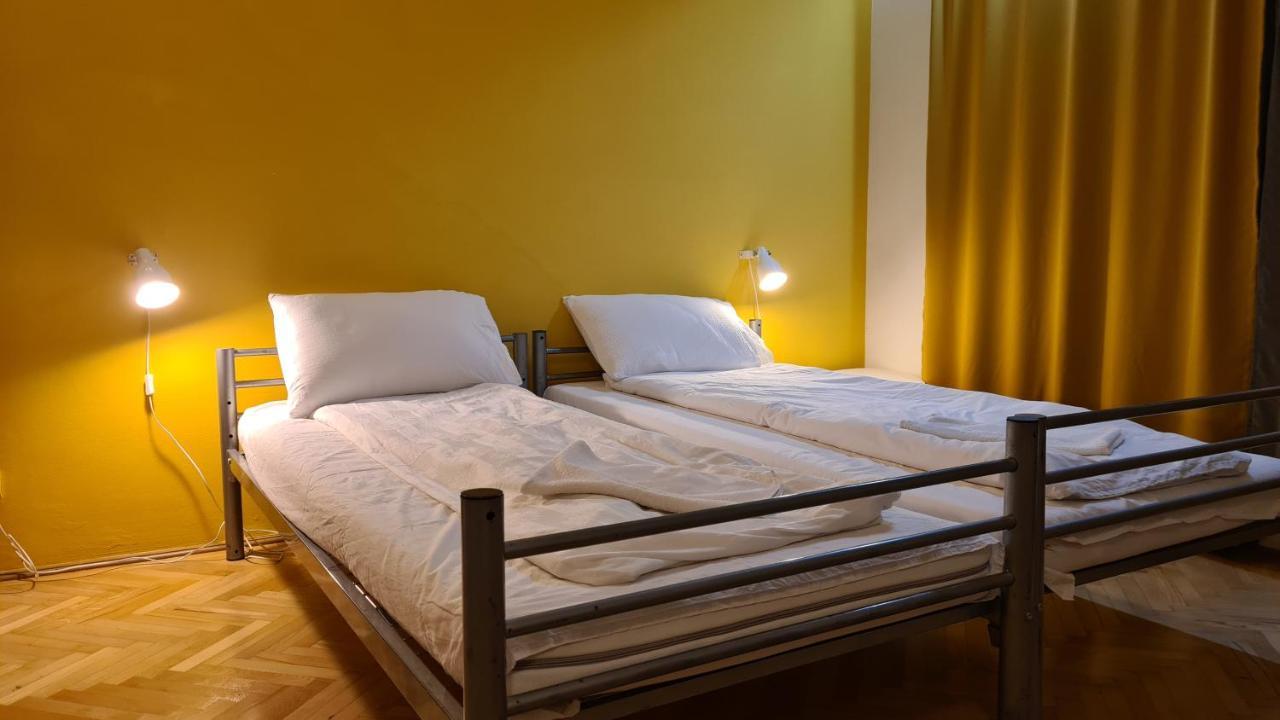 Sleep Inn Hostel บูคาเรสต์ ภายนอก รูปภาพ