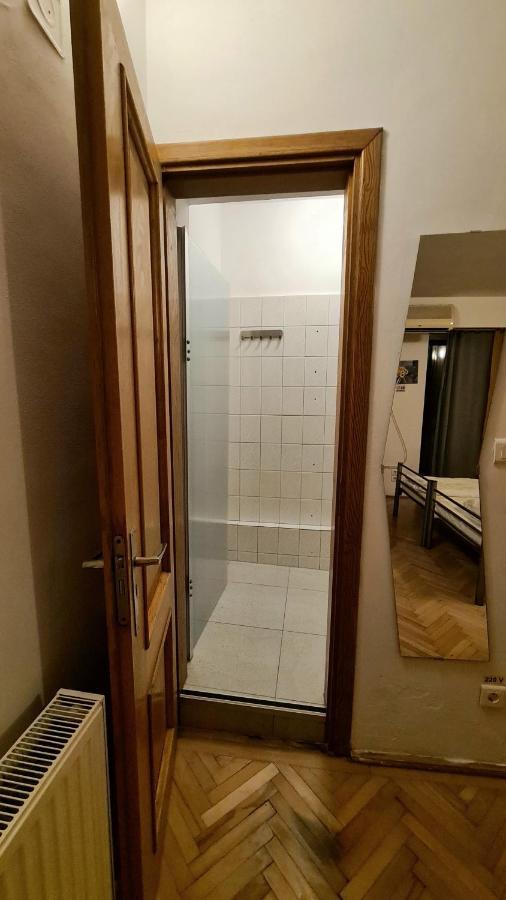 Sleep Inn Hostel บูคาเรสต์ ภายนอก รูปภาพ