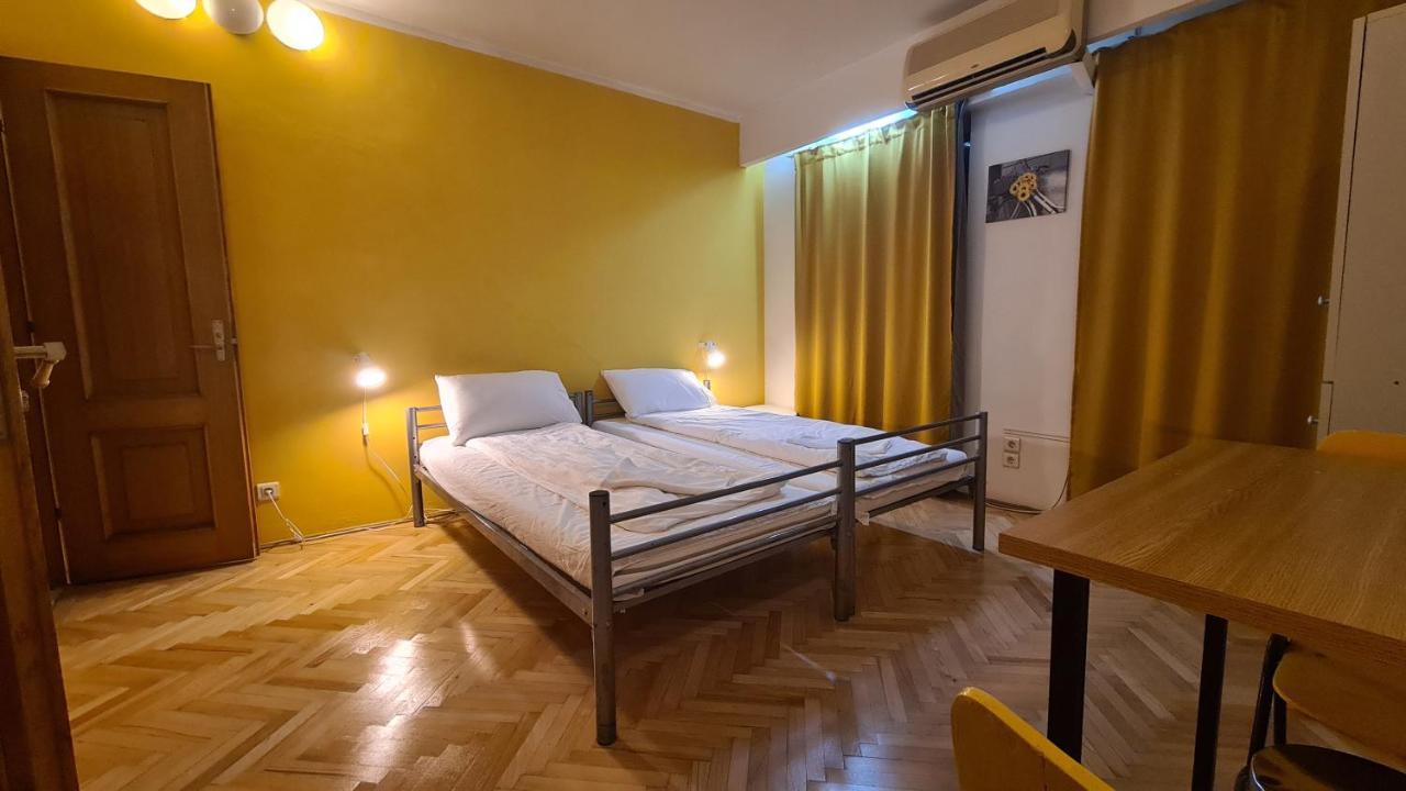 Sleep Inn Hostel บูคาเรสต์ ภายนอก รูปภาพ